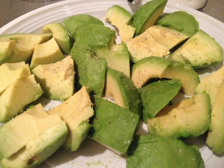 avocado stukjes met zout