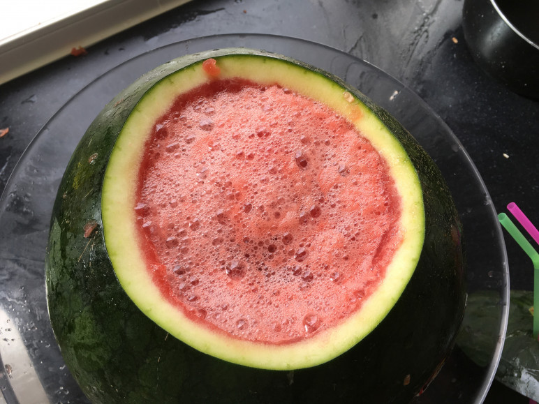 watermeloen gevuld met meloensap